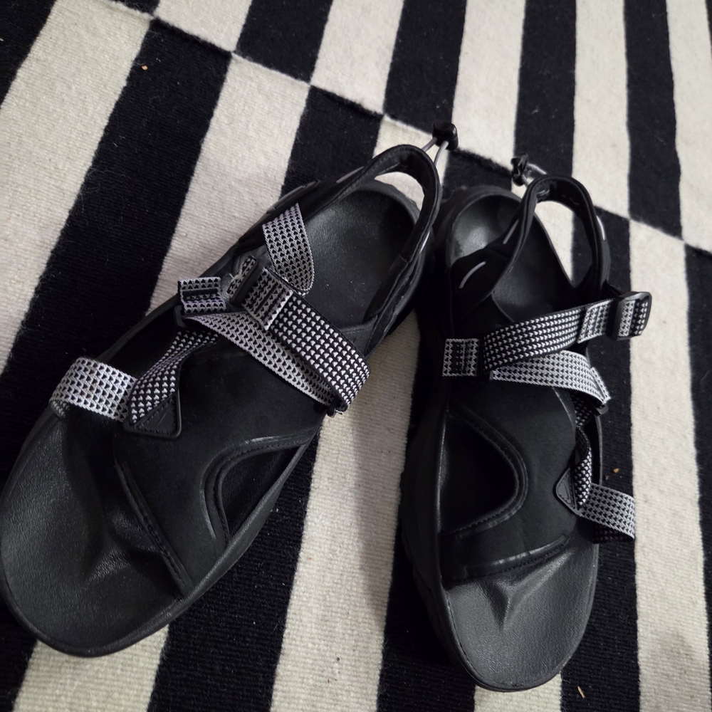 Nike‎ Black and Gray Outdoor Sport Sandals - Picture 5 of 15